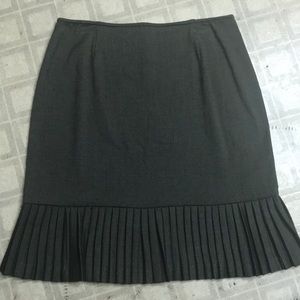 Skirt - knee length